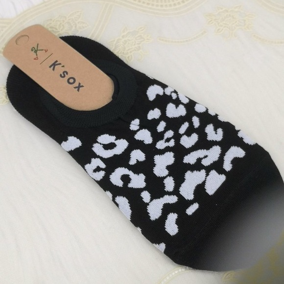 *2 PR LEFT* Cheetah No Show Footie Socks - Picture 2 of 6